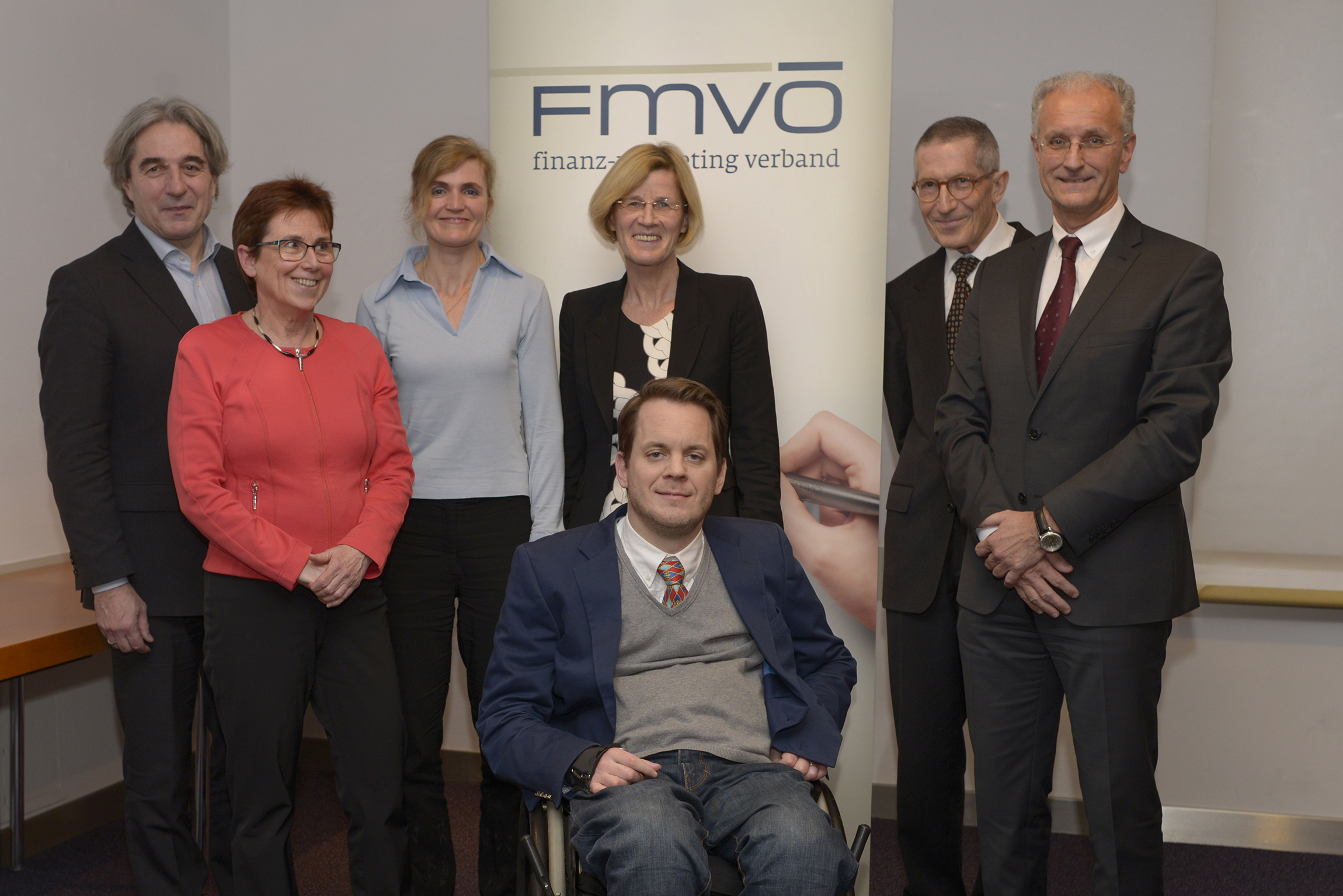 Behindertenanwalt Erwin Buchinger, Präsidentin der Liga der Menschenrechte Barbare Helige, Moderatorin Petra Tempfer, Medienberaterin Lydia Ninz, Unternehmensberater Gregor Demblin, Gastgeber Josef Redl, Manfred Aschauer, Raiffeisen